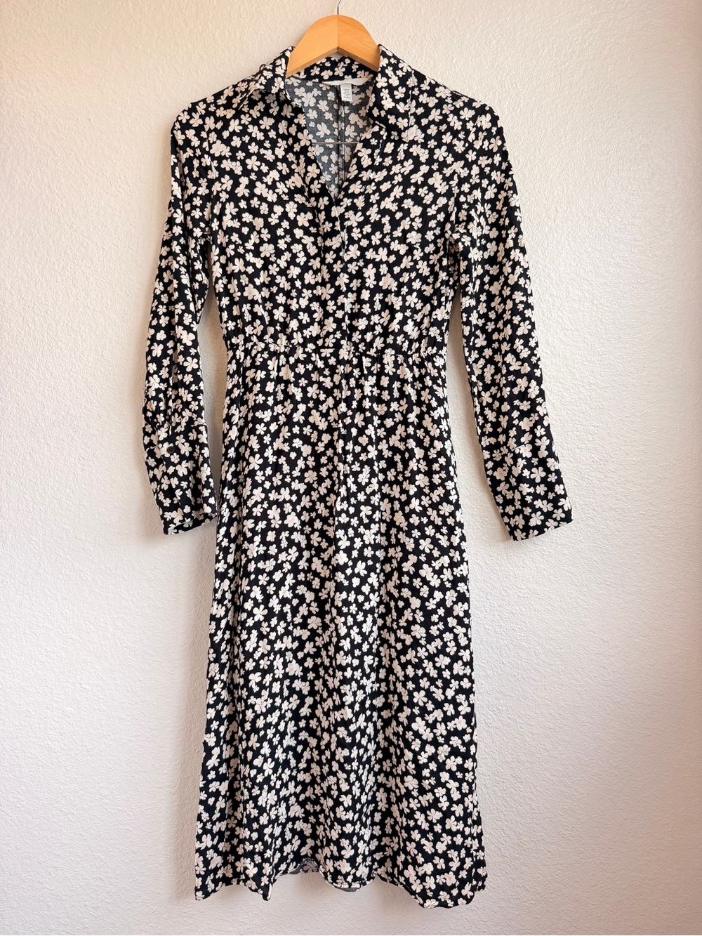 H&M Black White Floral Shirt Dress Long Sleeve Collared Midi Flowy Daisy